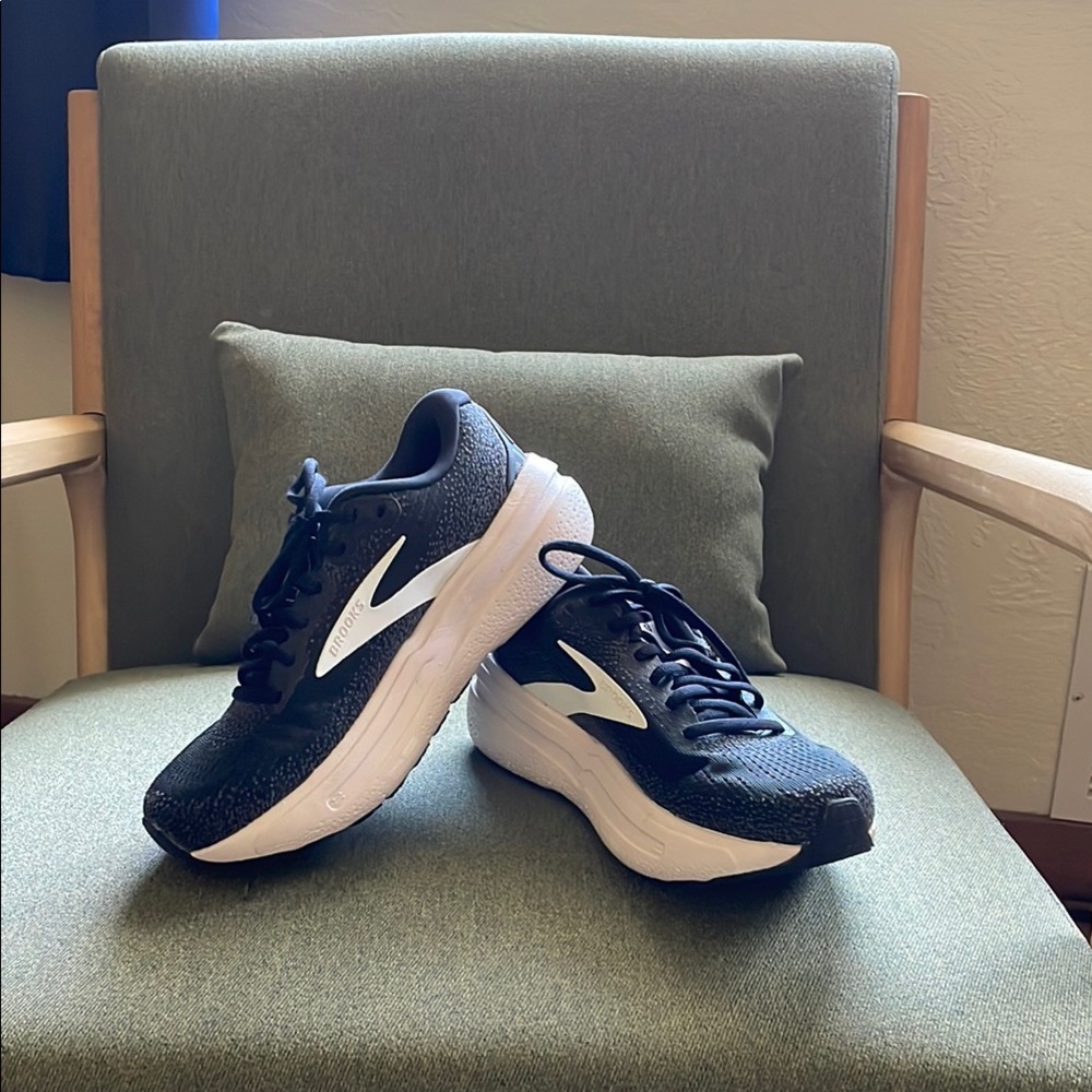 Brooks Black and White Sneakers